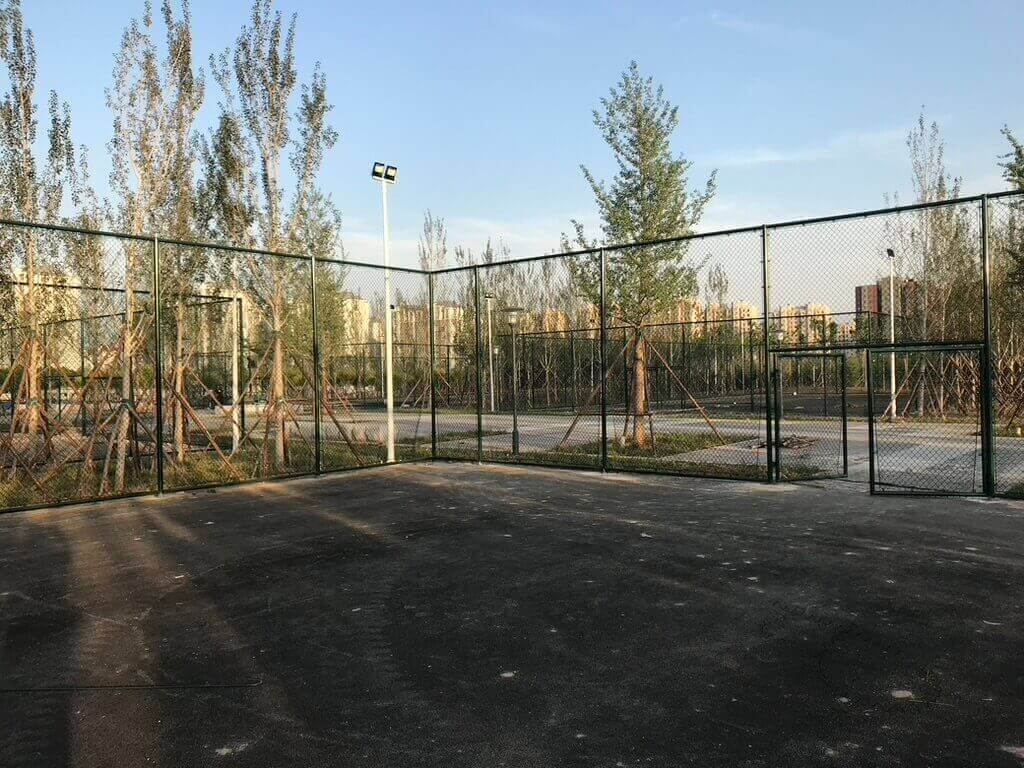 球场LED灯具：为绿色运动场所提供支持