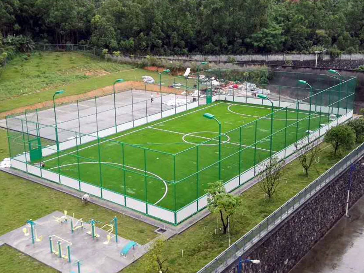 彩钢围网的特点及其在球场建设中的优势
