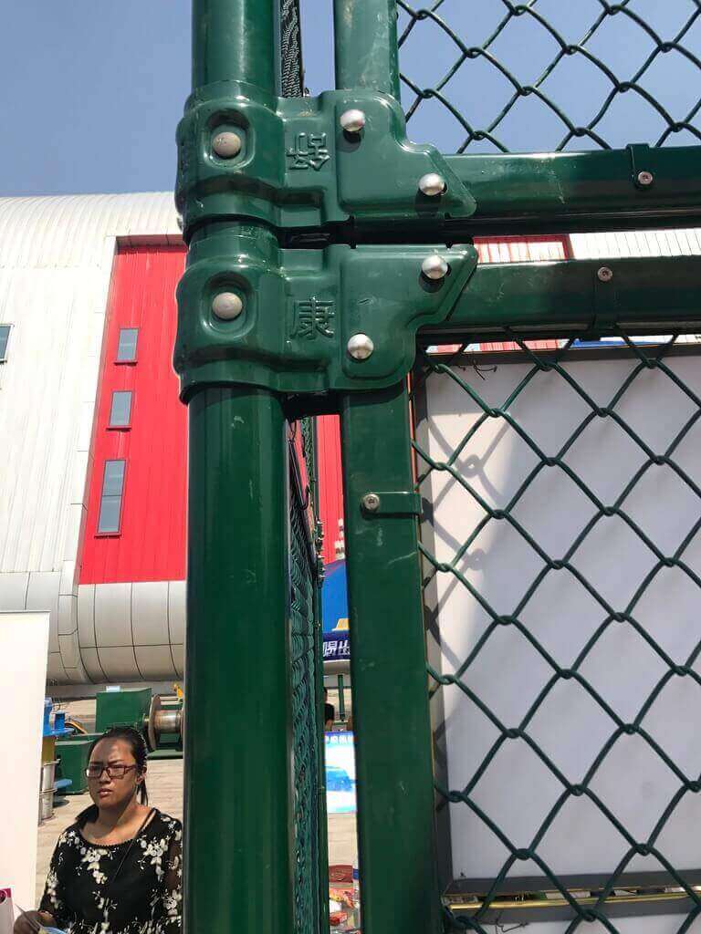探讨围网装修在球场建设中的作用和创意设计