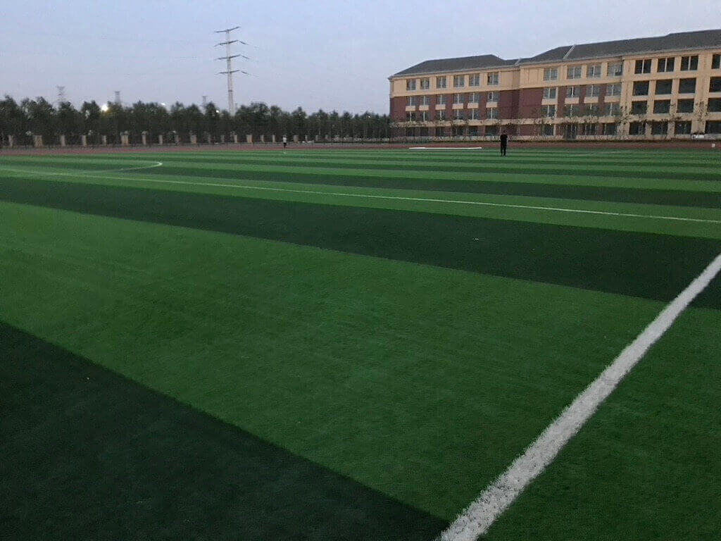 如何选择适合足球场的灯光照明系统？