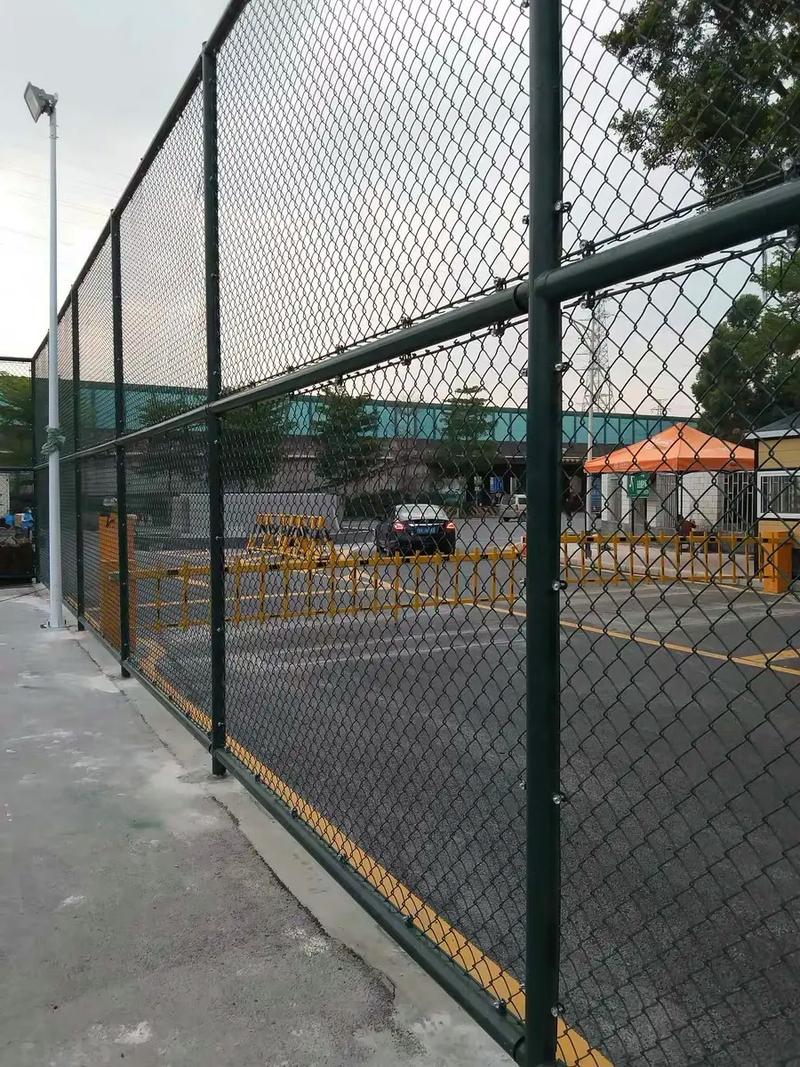 防腐围网与球场照明系统搭配方案