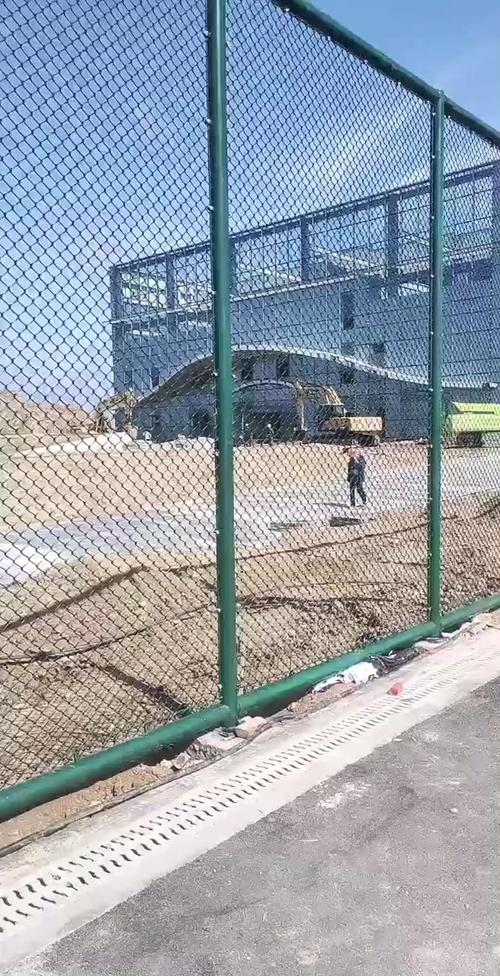防腐围网与球场灯光搭配方案