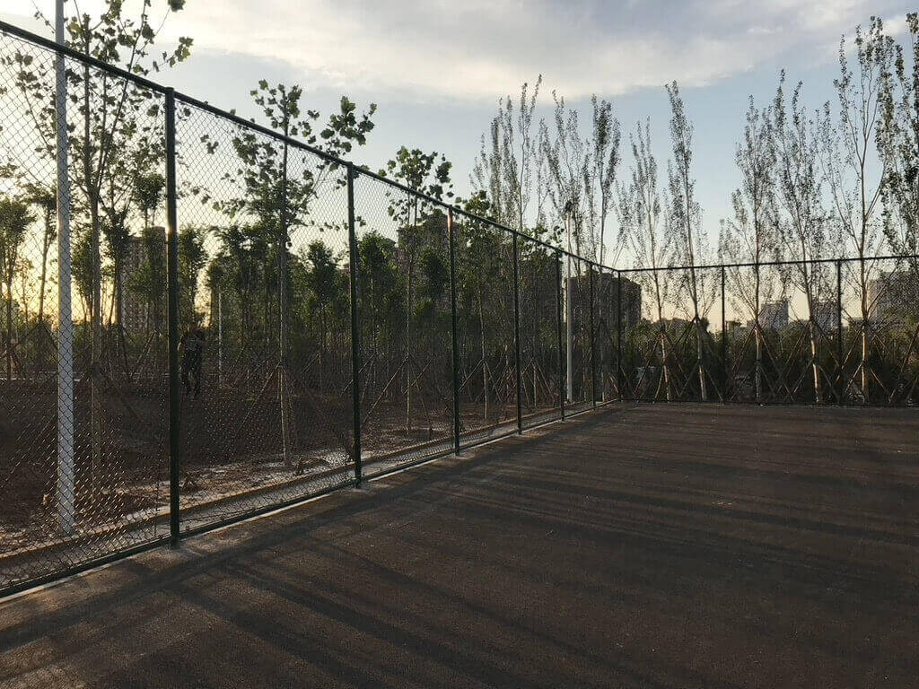 球场围网的安全性及预防措施